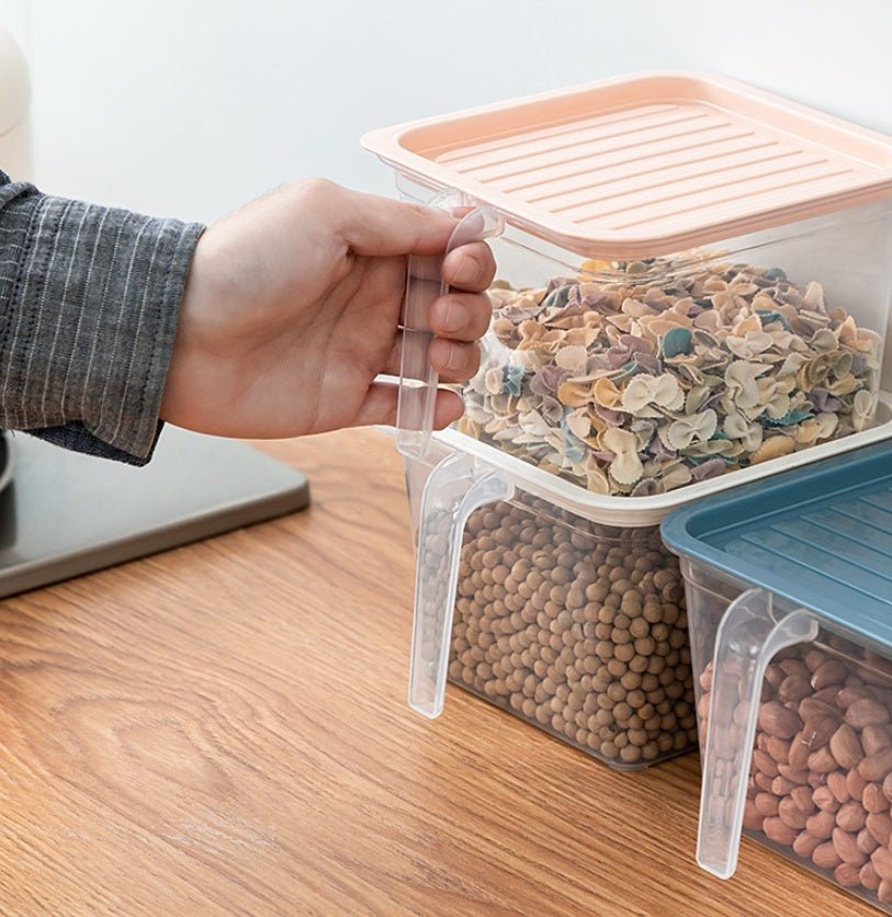 BPA-free plastic crisper with lid for keeping produce fresh longer.